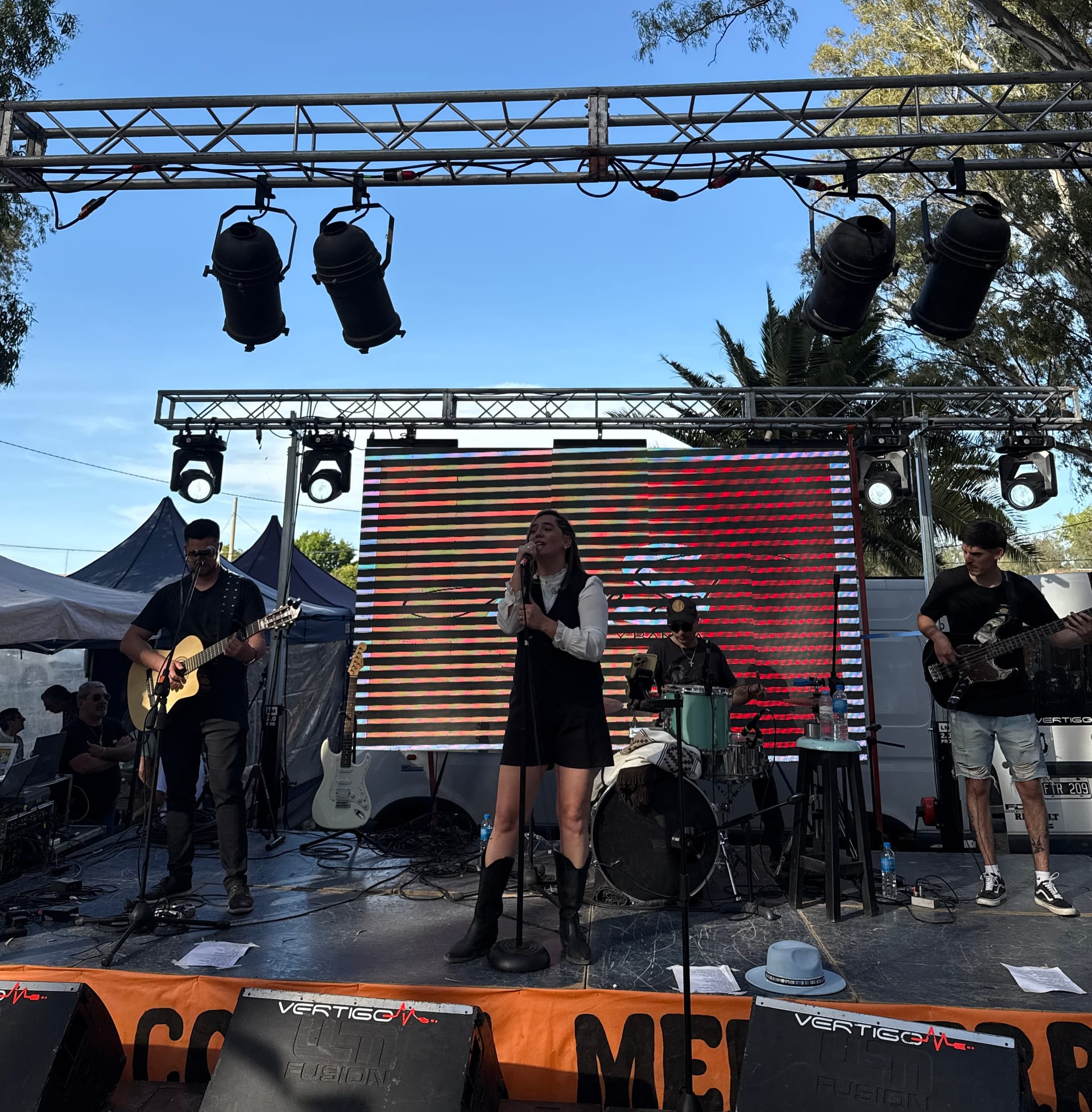 Amparo Sol Ringler en Fiesta de la comida Mediterránea - Cantante argentina en vivo