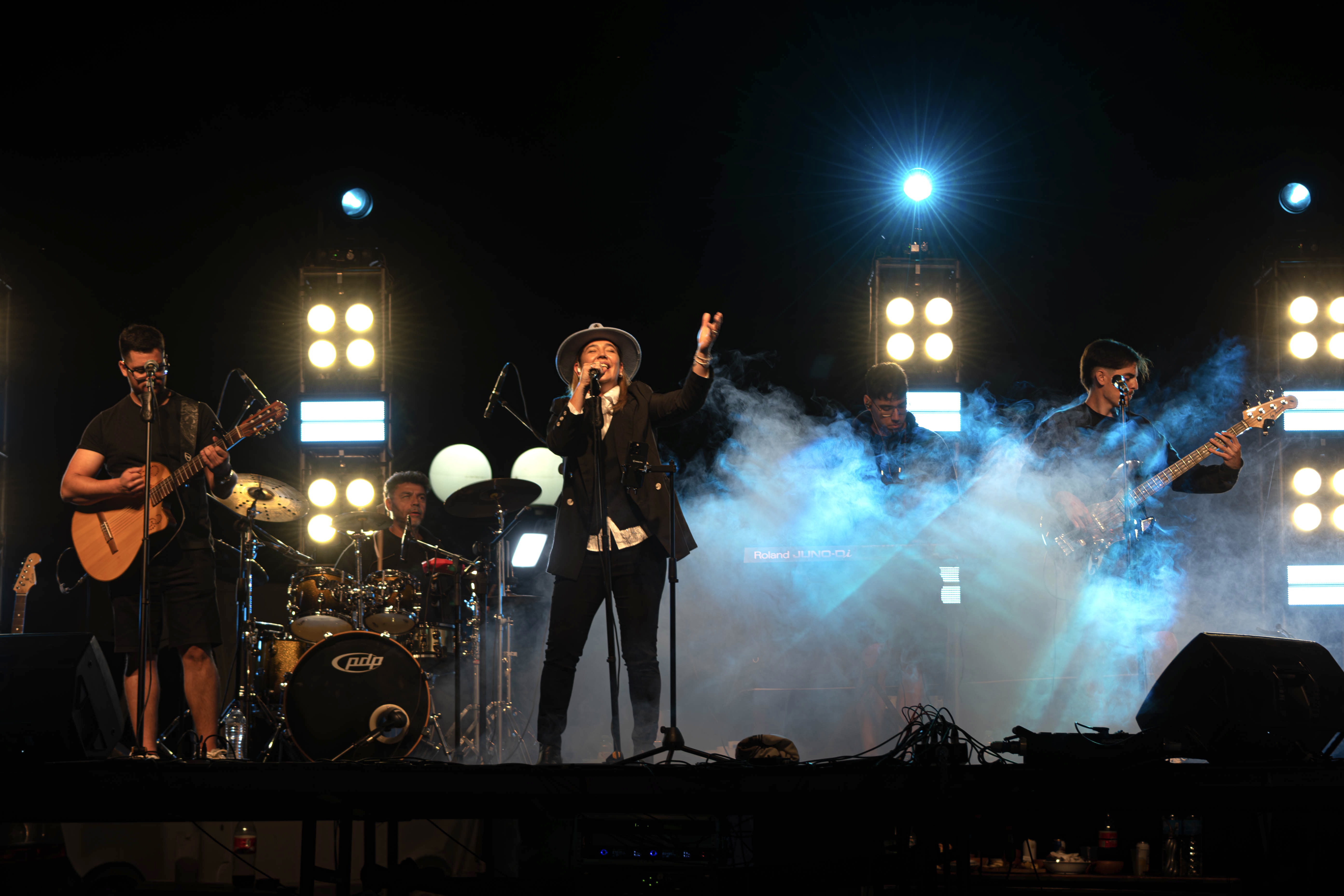 Amparo Sol Ringler en Fiesta de Luna y Blanco - Cantante argentina en vivo